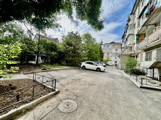 Продам двухкомнатную (2-комн.) квартиру, Беспалова ул, 41, Симферополь г