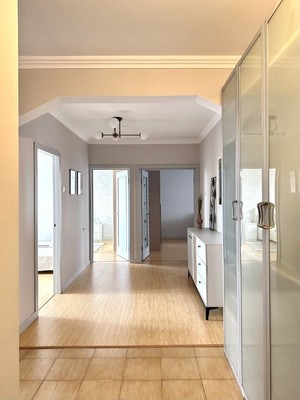 Продам трехкомнатную (3-комн.) квартиру, Большая Очаковская ул, 3, Москва г