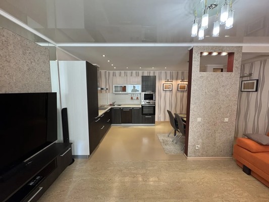 Продам двухкомнатную (2-комн.) квартиру, Серова ул, 22, Казань г
