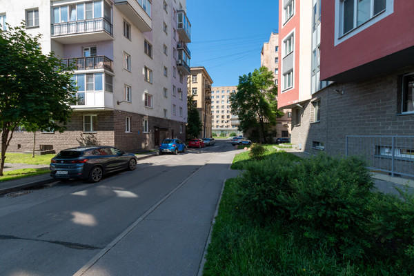 Продам однокомнатную (1-комн.) квартиру, Тарасова ул, 8к2, Санкт-Петербург г
