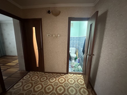 Продам двухкомнатную (2-комн.) квартиру, 1 мкр, 4, Кропоткин г