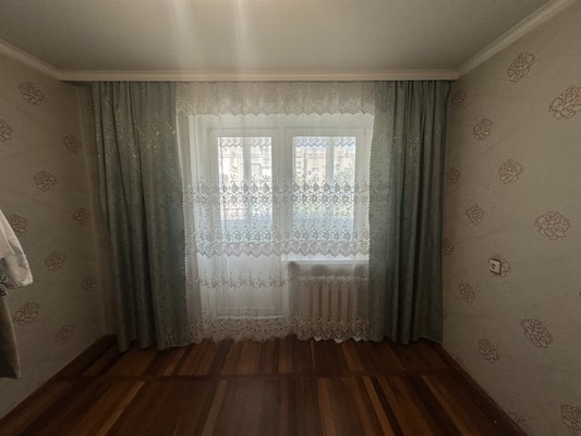Продам двухкомнатную (2-комн.) квартиру, 1 мкр, 4, Кропоткин г