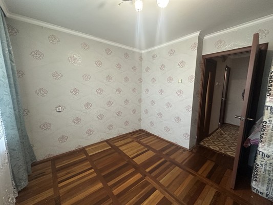 Продам двухкомнатную (2-комн.) квартиру, 1 мкр, 4, Кропоткин г