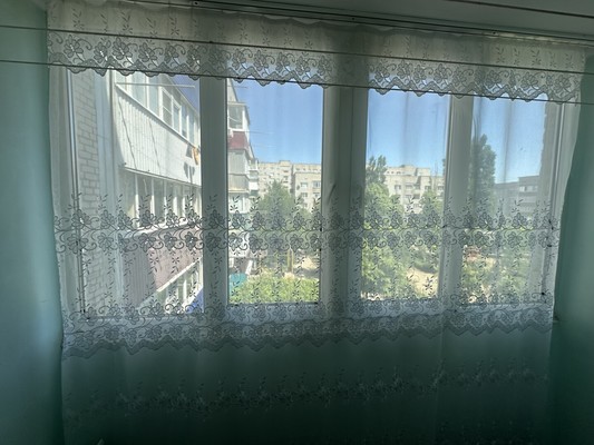 Продам двухкомнатную (2-комн.) квартиру, 1 мкр, 4, Кропоткин г