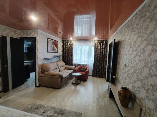 Продам двухкомнатную (2-комн.) квартиру, Крузенштерна ул, 5, Холмск г