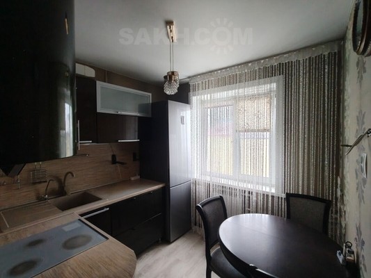 Продам двухкомнатную (2-комн.) квартиру, Крузенштерна ул, 5, Холмск г