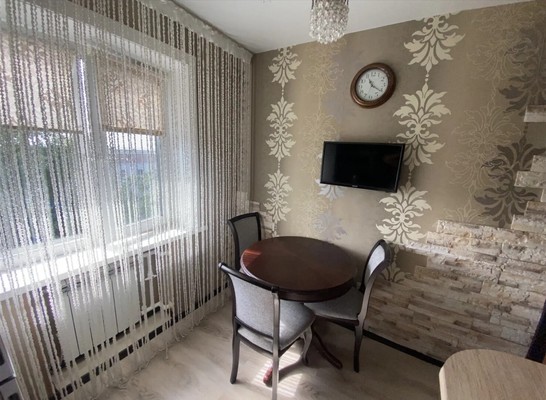 Продам двухкомнатную (2-комн.) квартиру, Крузенштерна ул, 5, Холмск г