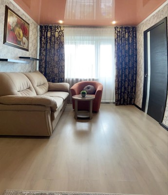 Продам двухкомнатную (2-комн.) квартиру, Крузенштерна ул, 5, Холмск г