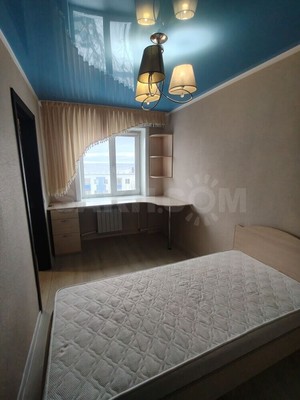 Продам двухкомнатную (2-комн.) квартиру, Крузенштерна ул, 5, Холмск г