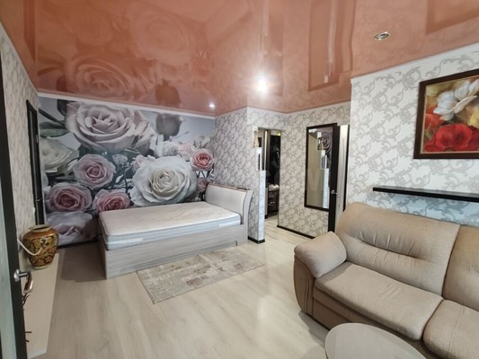 Продам двухкомнатную (2-комн.) квартиру, Крузенштерна ул, 5, Холмск г