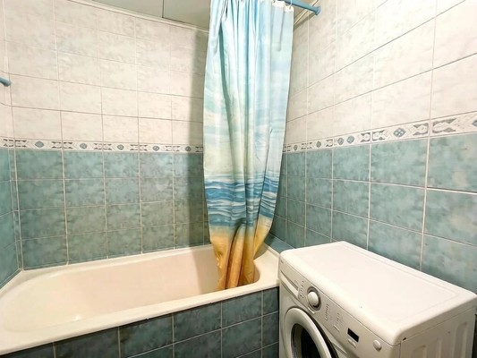 Продам двухкомнатную (2-комн.) квартиру, Серова ул, 11, Казань г