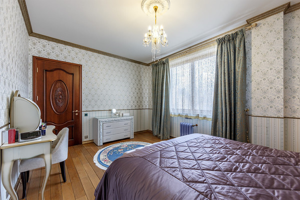 Продам многокомнатную квартиру, Филёвский б-р, 24к2, Москва г