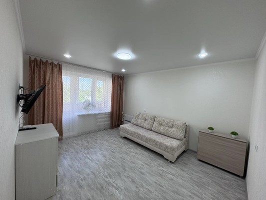 Продам двухкомнатную (2-комн.) квартиру, Бызова ул, 28, Нижнекамск г