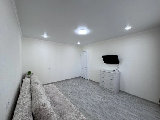 Продам двухкомнатную (2-комн.) квартиру, Бызова ул, 28, Нижнекамск г