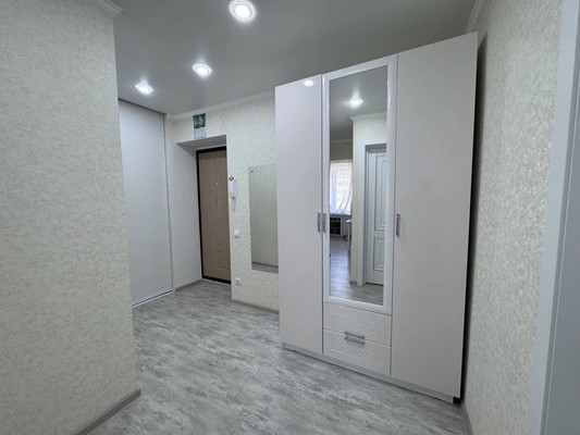 Продам двухкомнатную (2-комн.) квартиру, Бызова ул, 28, Нижнекамск г