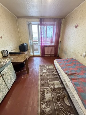 Сдам комнату в 6-комн. квартире, Заводской пр-кт, 36, Колпино г