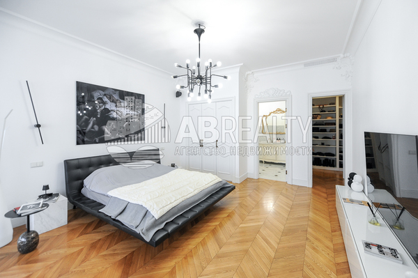 Продам многокомнатную квартиру, Хилков пер, 1, Москва г