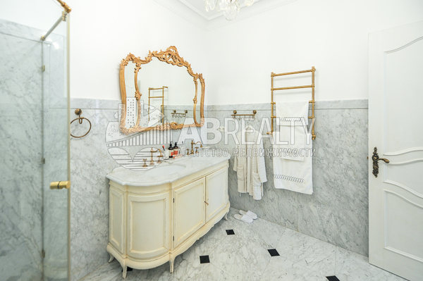 Продам многокомнатную квартиру, Хилков пер, 1, Москва г