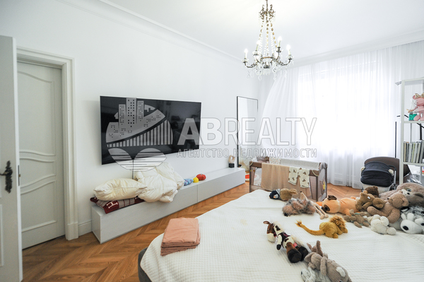 Продам многокомнатную квартиру, Хилков пер, 1, Москва г