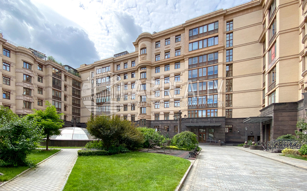 Продам многокомнатную квартиру, Хилков пер, 1, Москва г
