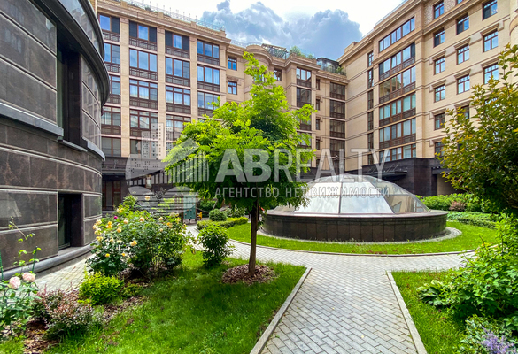 Продам многокомнатную квартиру, Хилков пер, 1, Москва г