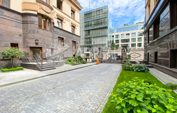 Продам многокомнатную квартиру, Хилков пер, 1, Москва г