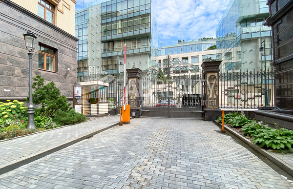 Продам многокомнатную квартиру, Хилков пер, 1, Москва г