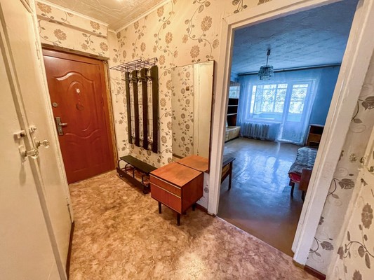 Продам трехкомнатную (3-комн.) квартиру, 2-й Микрорайон ул, 19, Эльбан рп