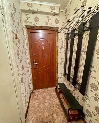 Продам трехкомнатную (3-комн.) квартиру, 2-й Микрорайон ул, 19, Эльбан рп
