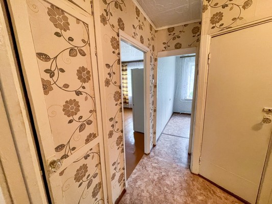 Продам трехкомнатную (3-комн.) квартиру, 2-й Микрорайон ул, 19, Эльбан рп