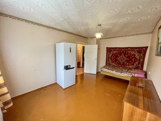 Продам трехкомнатную (3-комн.) квартиру, 2-й Микрорайон ул, 19, Эльбан рп