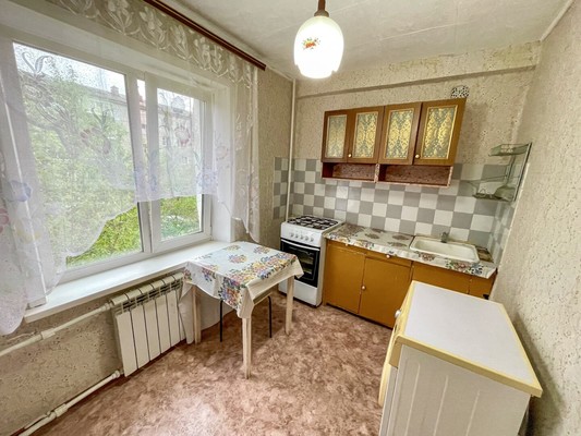 Продам трехкомнатную (3-комн.) квартиру, 2-й Микрорайон ул, 19, Эльбан рп