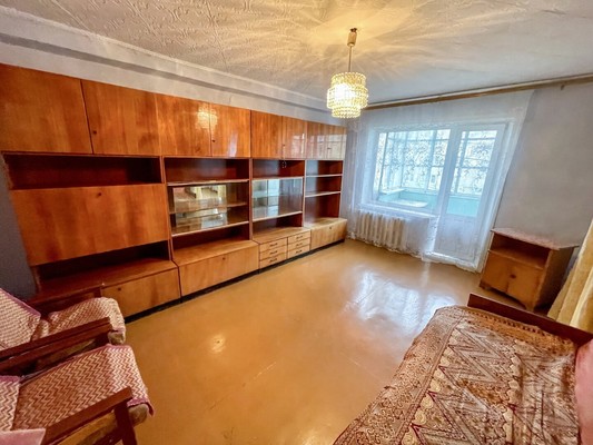 Продам трехкомнатную (3-комн.) квартиру, 2-й Микрорайон ул, 19, Эльбан рп