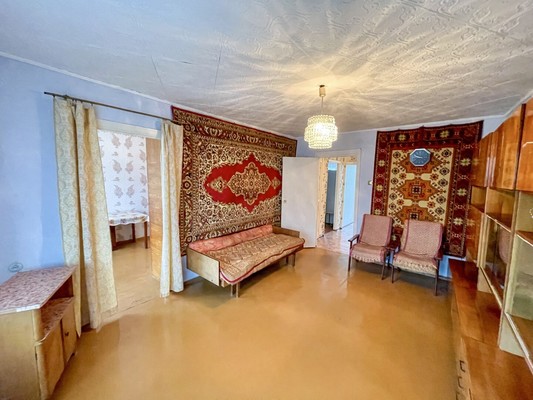 Продам трехкомнатную (3-комн.) квартиру, 2-й Микрорайон ул, 19, Эльбан рп