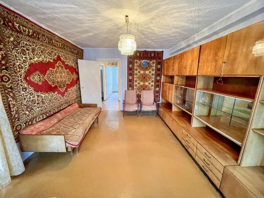 Продам трехкомнатную (3-комн.) квартиру, 2-й Микрорайон ул, 19, Эльбан рп