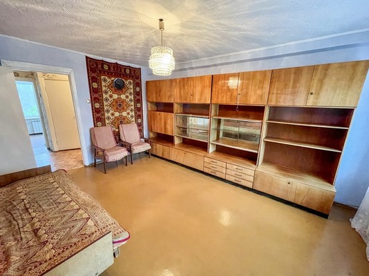 Продам трехкомнатную (3-комн.) квартиру, 2-й Микрорайон ул, 19, Эльбан рп