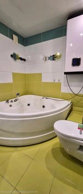 Продам трехкомнатную (3-комн.) квартиру, Сахалинская ул, 51, Южно-Сахалинск г