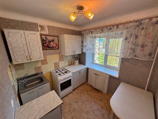 Продам трехкомнатную (3-комн.) квартиру, Ленина пр-кт, 4, Комсомольск-на-Амуре г