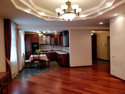 Продам трехкомнатную (3-комн.) квартиру, Циолковского ул, 5а, Лобня г