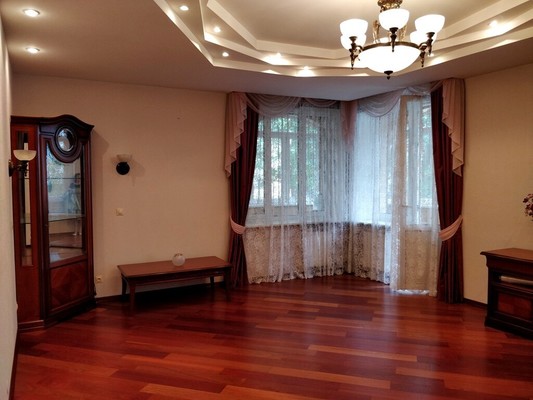 Продам трехкомнатную (3-комн.) квартиру, Циолковского ул, 5а, Лобня г
