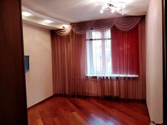 Продам трехкомнатную (3-комн.) квартиру, Циолковского ул, 5а, Лобня г