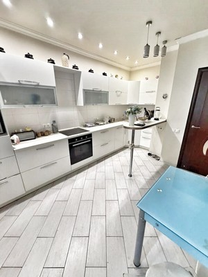 Продам трехкомнатную (3-комн.) квартиру, им. Максима Горького ул, 34к2, Краснодар г