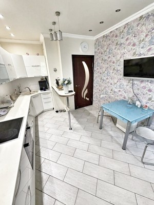 Продам трехкомнатную (3-комн.) квартиру, им. Максима Горького ул, 34к2, Краснодар г