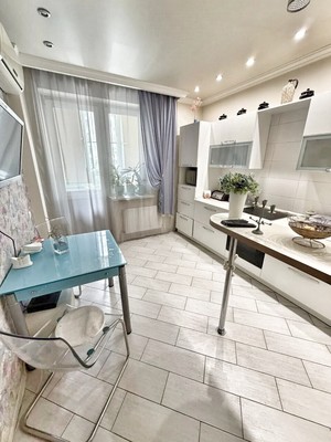 Продам трехкомнатную (3-комн.) квартиру, им. Максима Горького ул, 34к2, Краснодар г