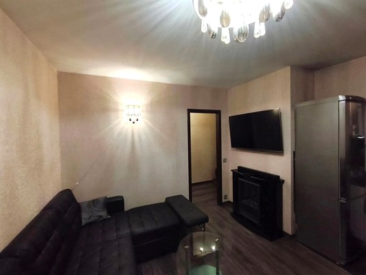 Продам трехкомнатную (3-комн.) квартиру, Ленина ул, 25, Дзержинский г