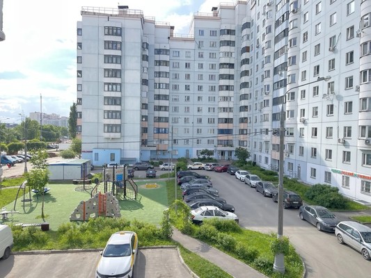 Продам трехкомнатную (3-комн.) квартиру, Брусилова ул, 21, Москва г