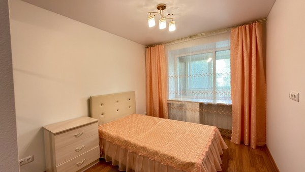 Продам двухкомнатную (2-комн.) квартиру, Морозова ул, 152, Сыктывкар г