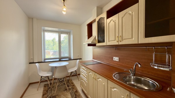 Продам двухкомнатную (2-комн.) квартиру, Морозова ул, 152, Сыктывкар г