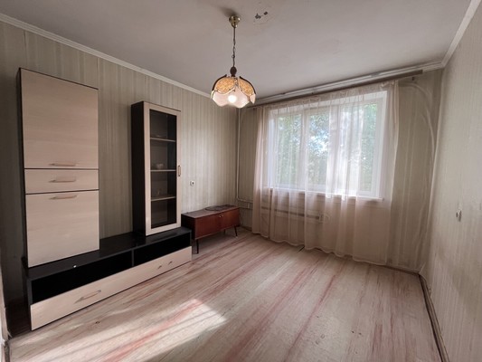 Продам трехкомнатную (3-комн.) квартиру, Дмитровская ул, 33а, Базарово д
