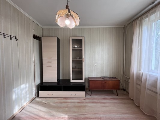 Продам трехкомнатную (3-комн.) квартиру, Дмитровская ул, 33а, Базарово д